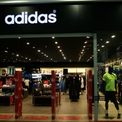 Магазин одежды Adidas
